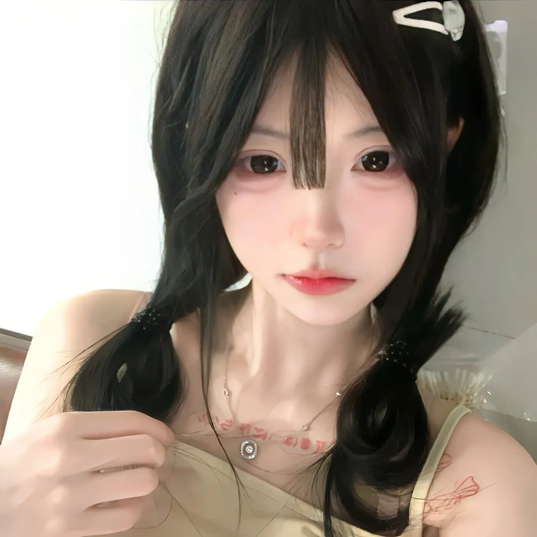 蜘蛛网中的女孩